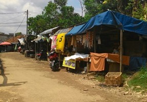 Pasar darurat di Singkut yang belum maksimal difungsikan